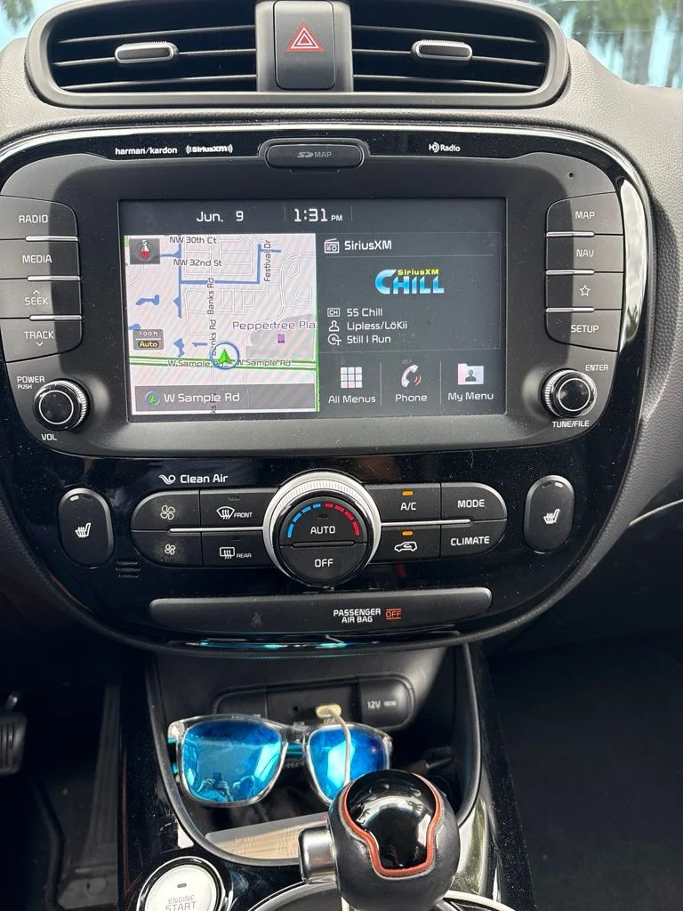 Used 2018 Titanium Gray Kia Exclaim image 3