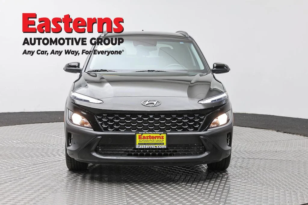 Used 2023 Black Hyundai SEL image 2