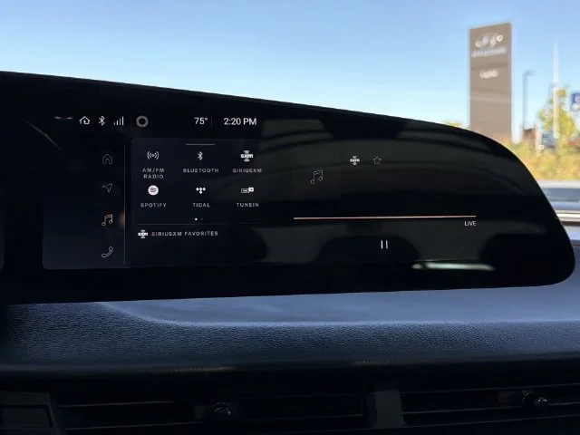 Used 2025 Black Lucid Touring image 21