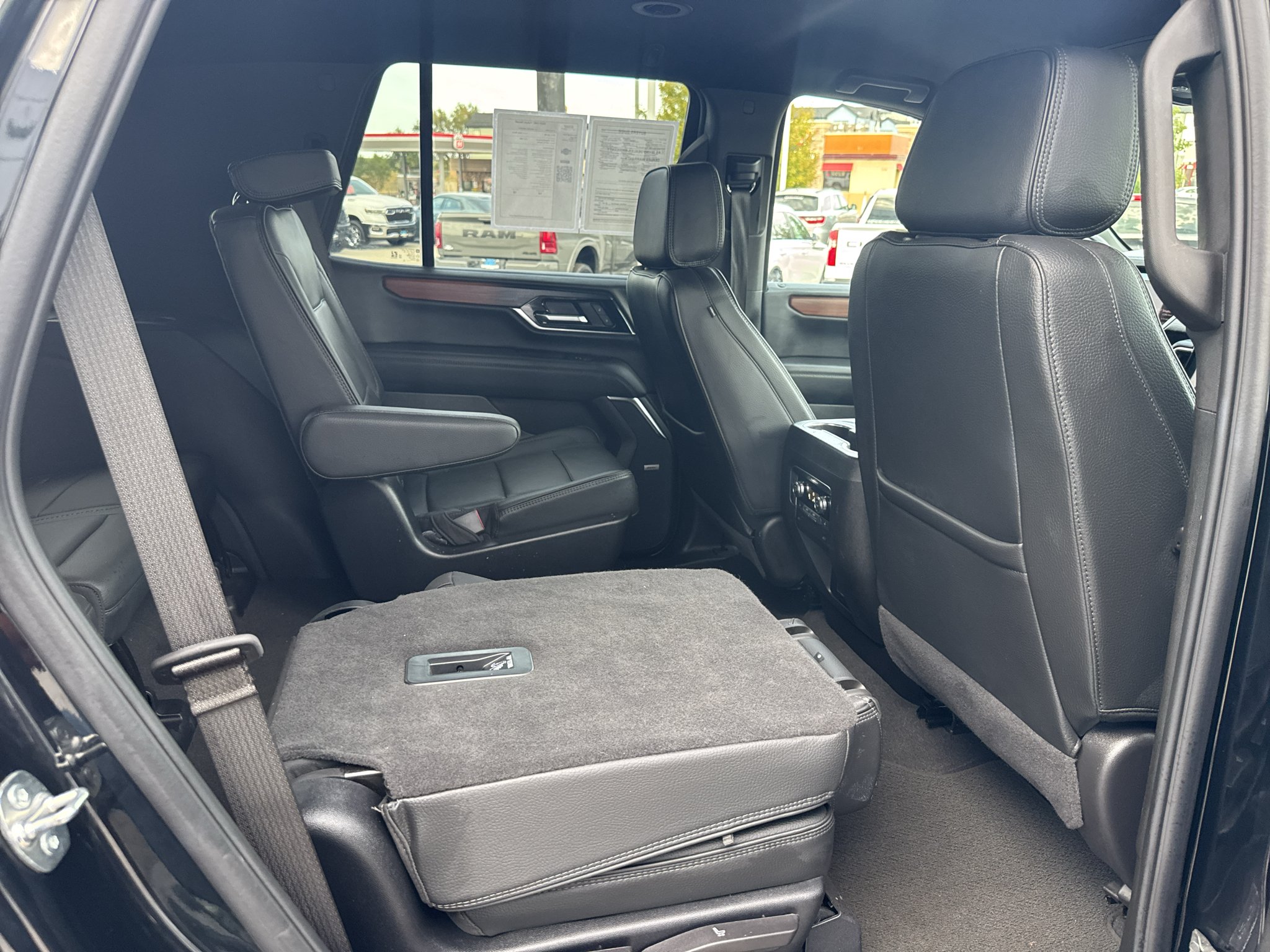 Used 2025 Onyx Black GMC Denali image 15