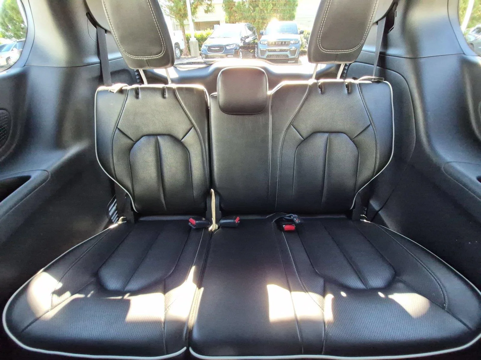 Used 2025 Diamond Black Crystal Pearlcoat Chrysler Limited image 34
