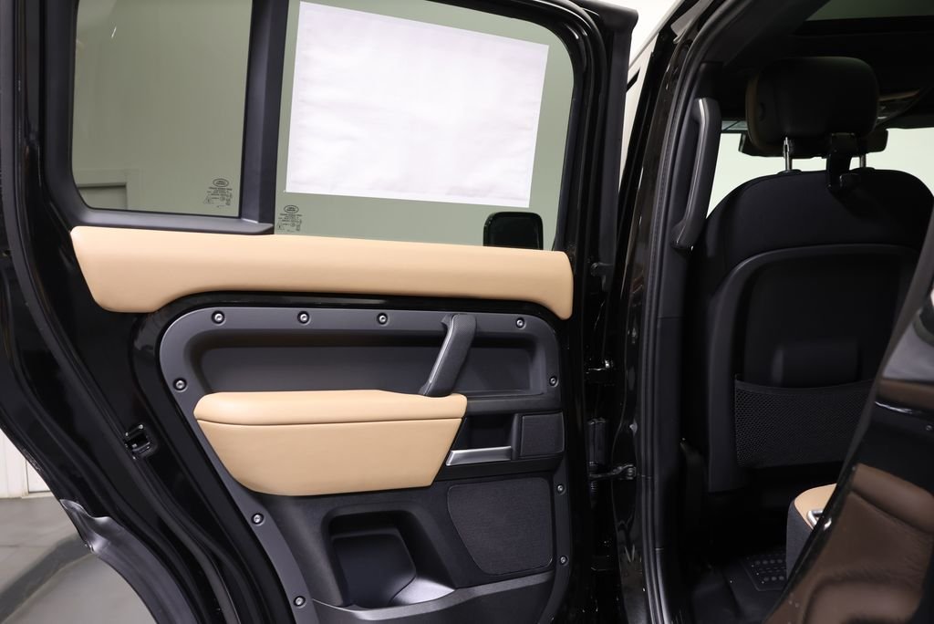 New 2026 Santorini Black Metallic Land Rover V8 image 32