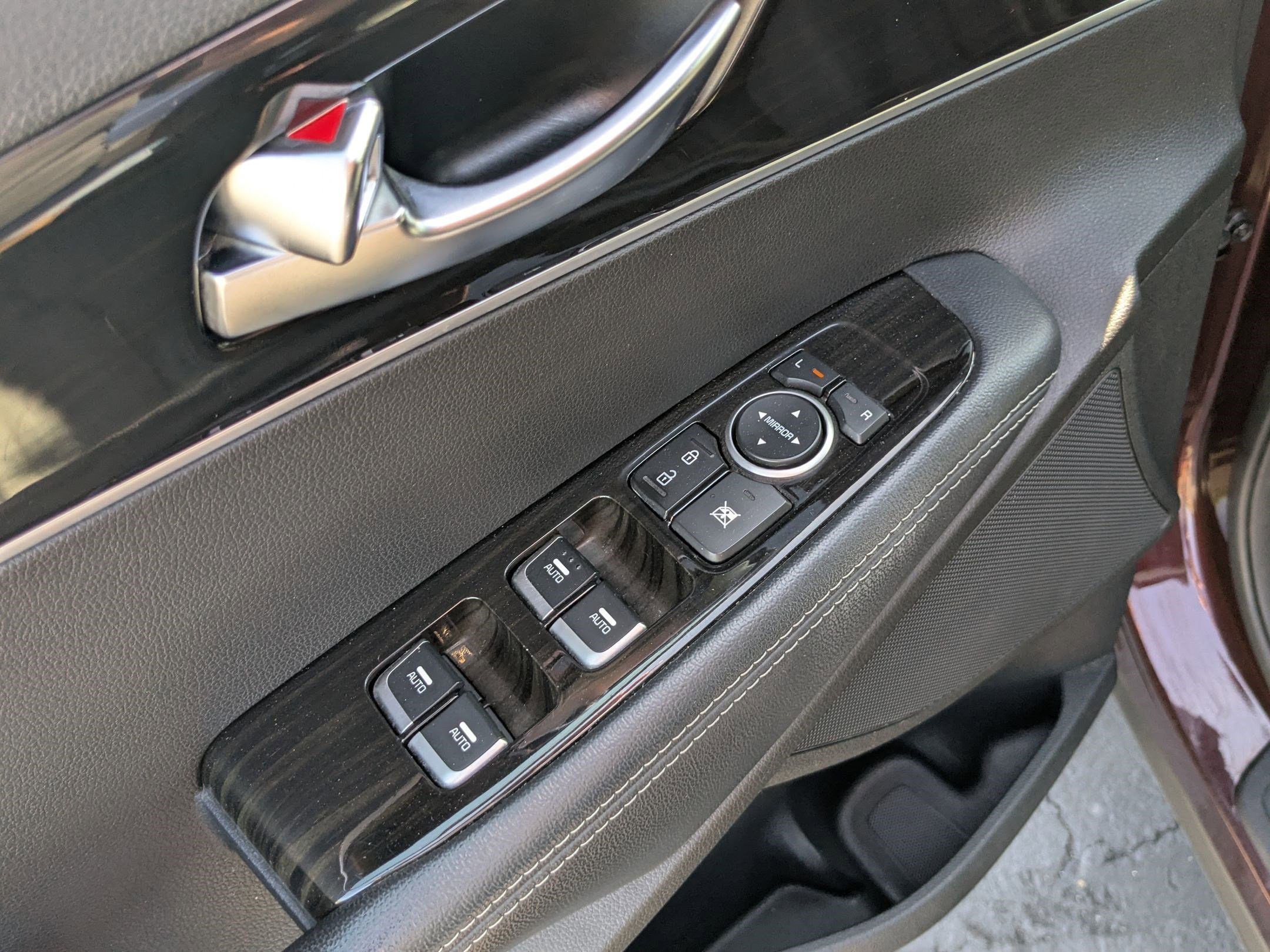 Used 2020 Sangria Kia LX V6 image 13