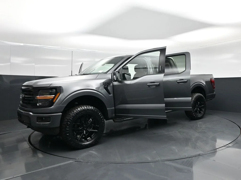 New 2026 Carbonized Gray Metallic Ford XLT image 27