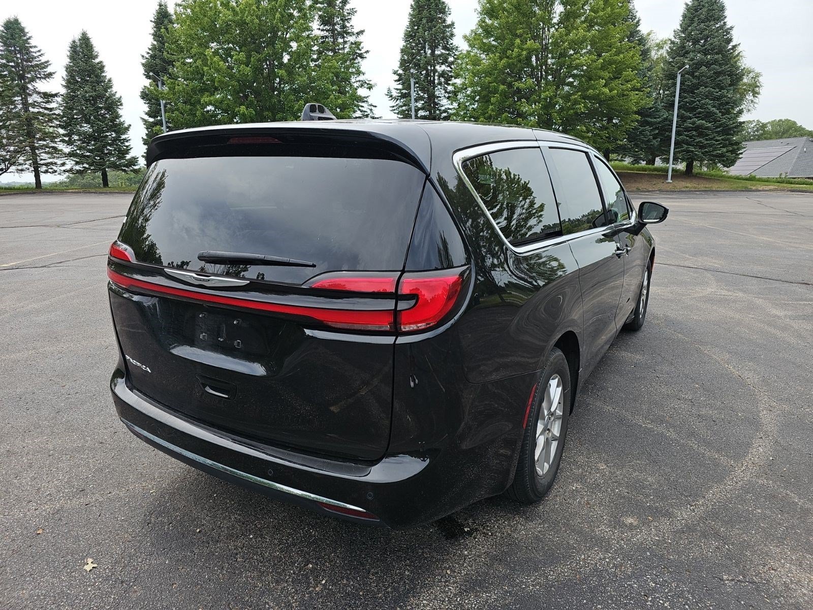 Certified Used 2023 Brilliant Black Crystal Pearlcoat Chrysler Touring L image 5