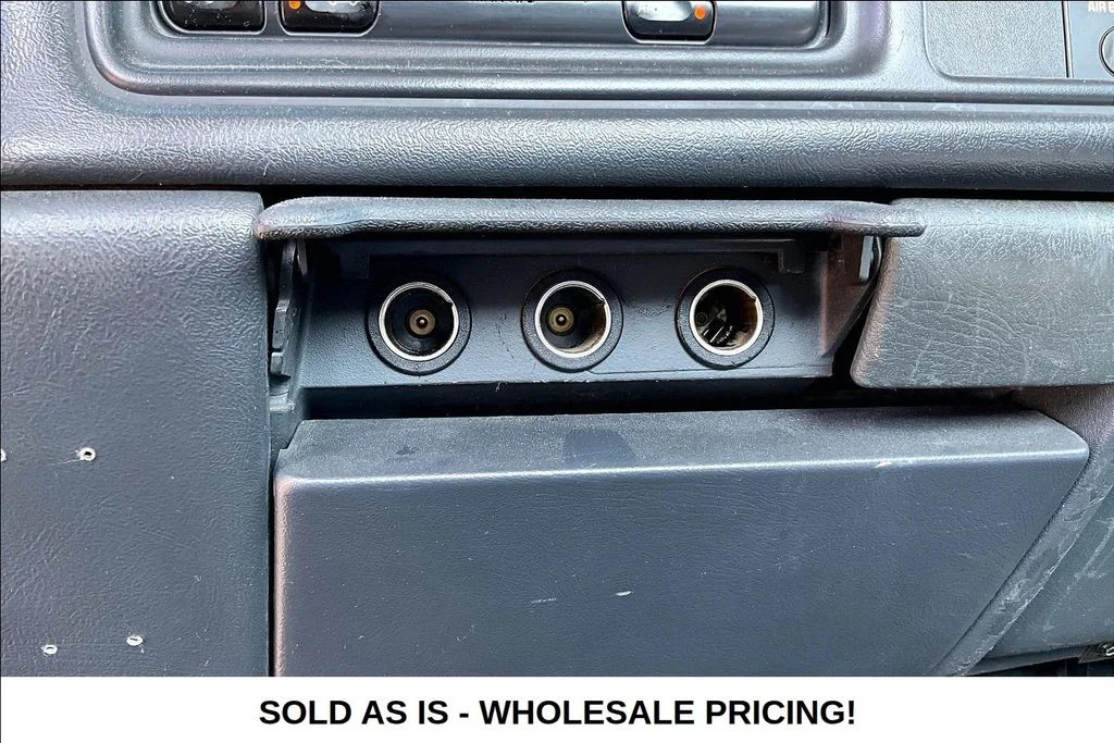 Used 2002 White Chevrolet Base image 16