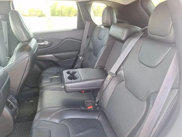 Used 2022 White Jeep Latitude Lux image 21