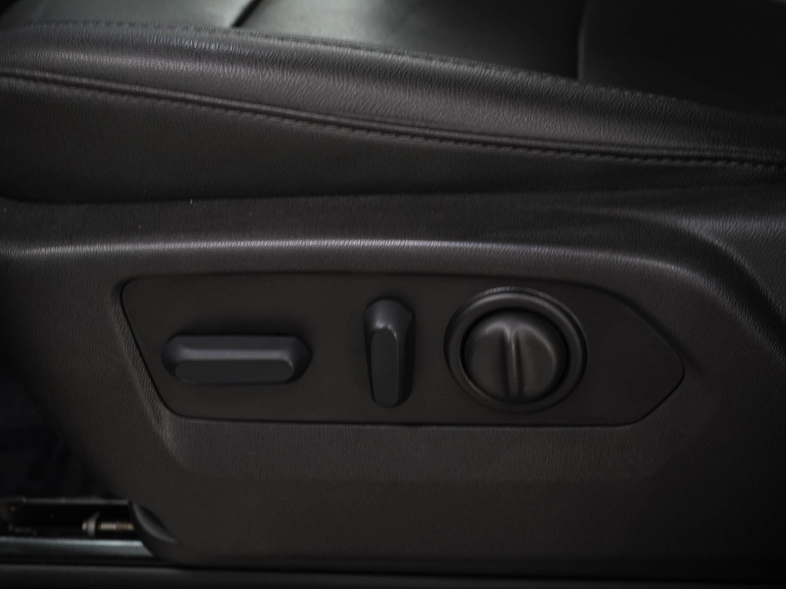 Used 2022 Black Chevrolet LTZ image 25
