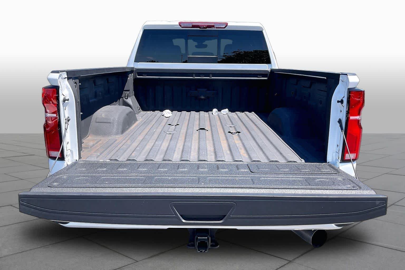 Used 2025 Summit White Chevrolet High Country image 34