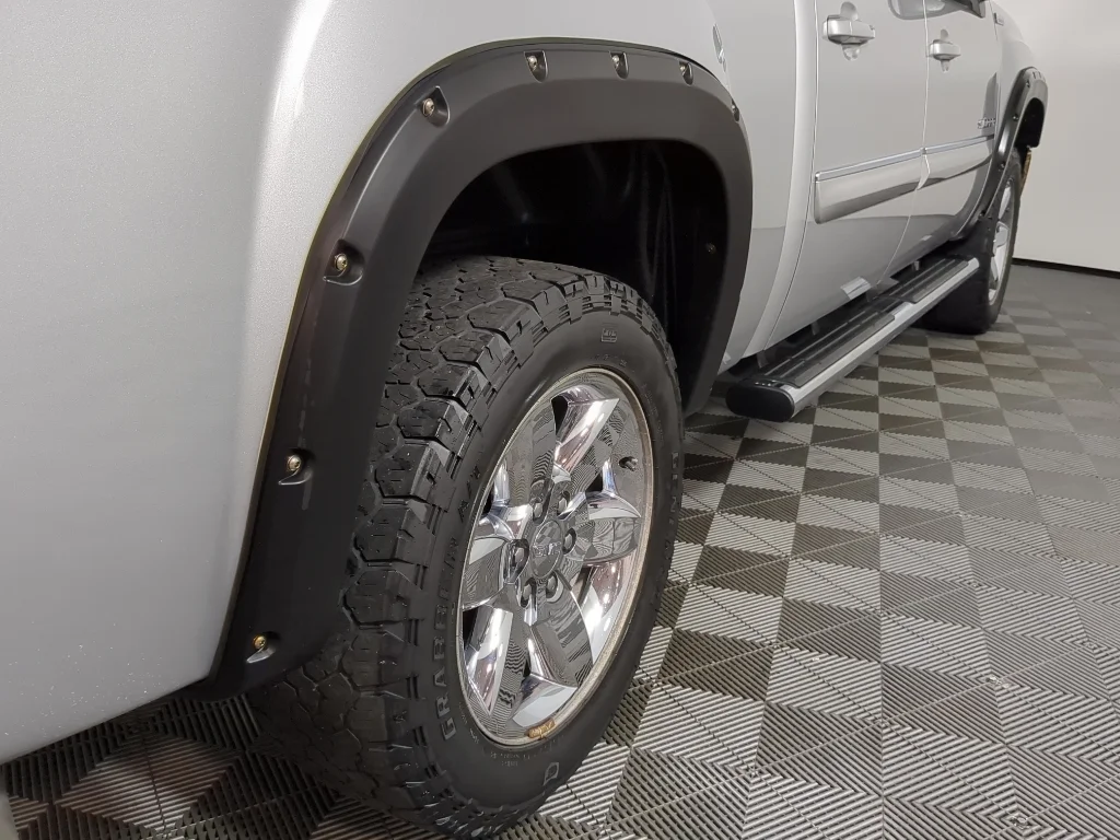 Used 2013 White GMC SLT image 8