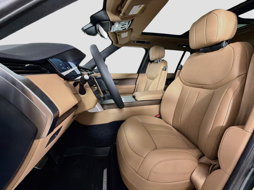 New 2027 Belgravia Green Land Rover SE image 22