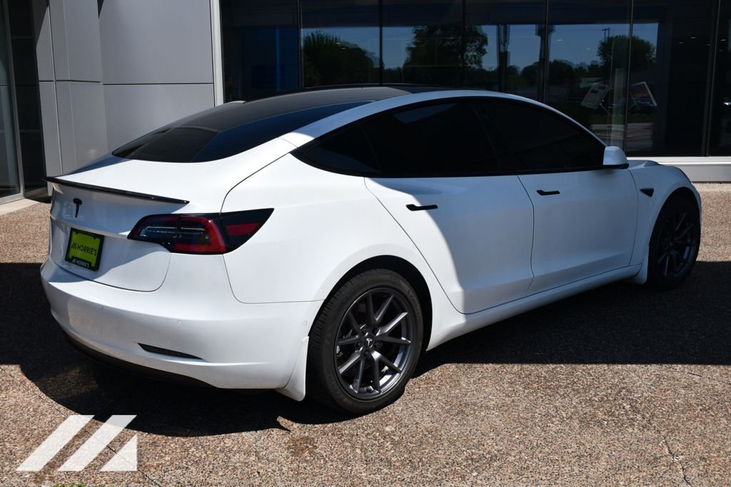 Used 2022  Tesla Base Electric image 8