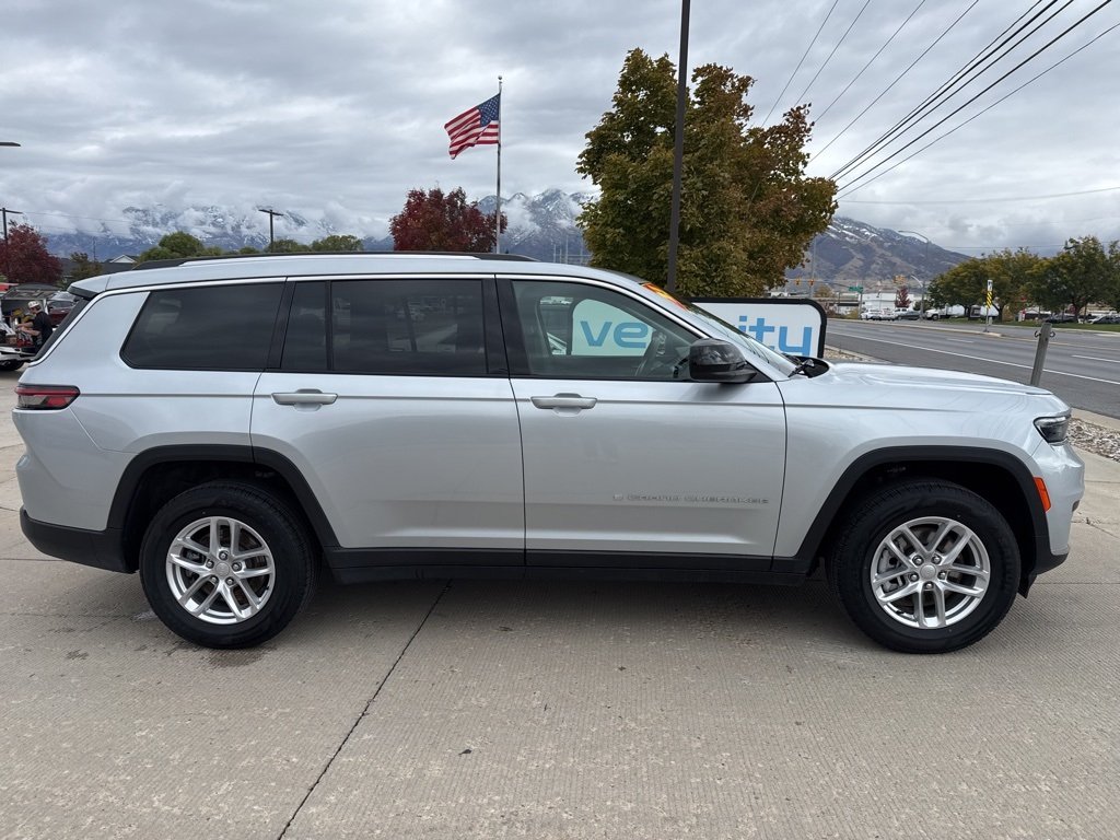 2023 Jeep Grand Cherokee Laredo photo 2