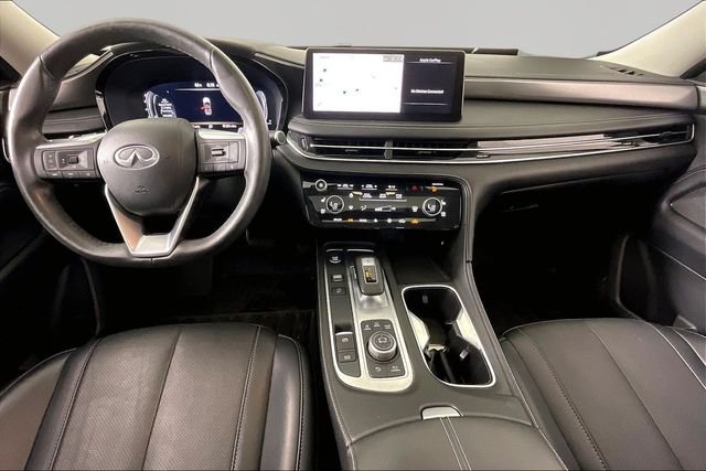 Used 2023 White INFINITI LUXE image 6