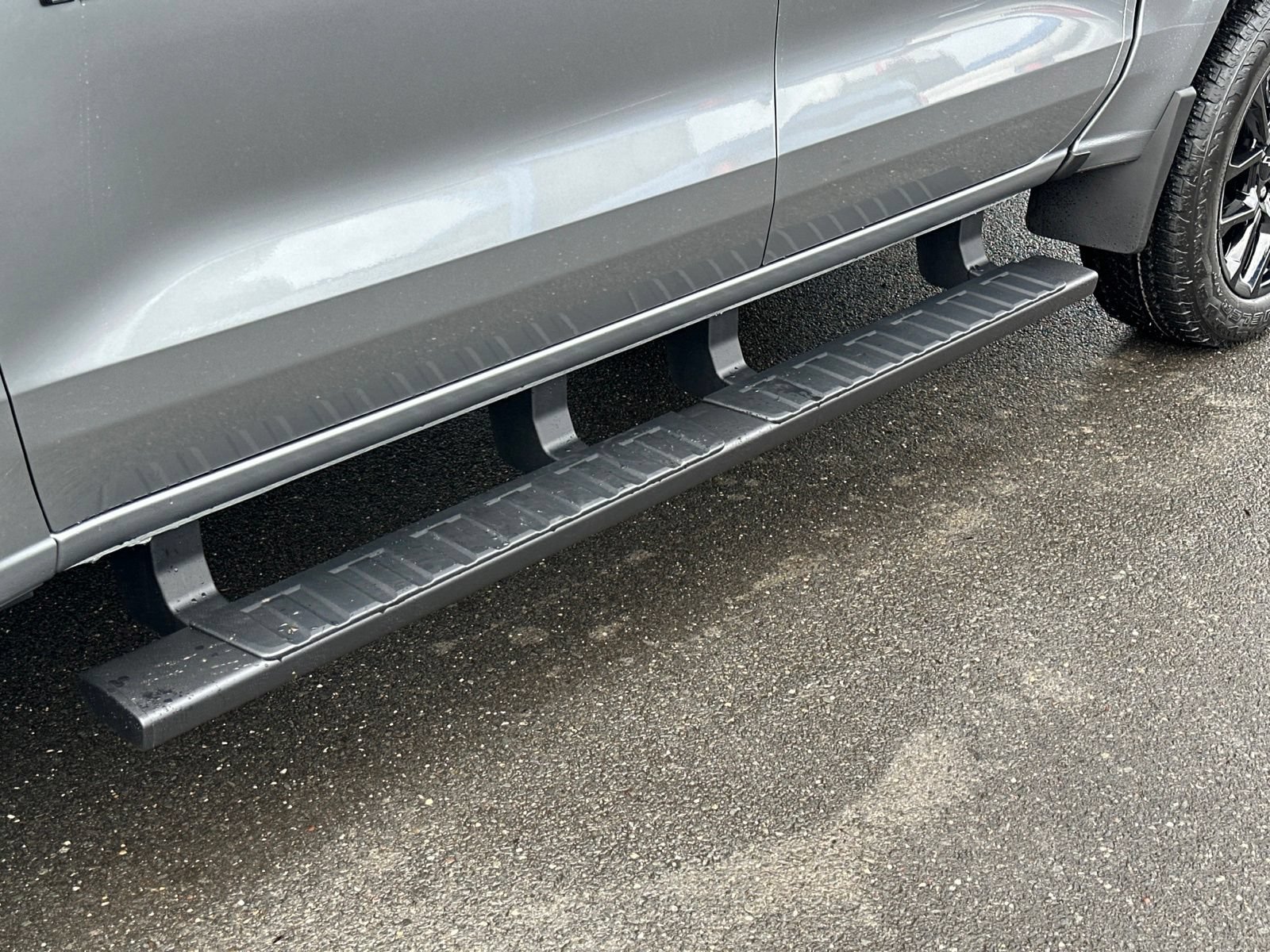 New 2026 Sterling Gray Metallic Chevrolet Z71 with 20in Black Wheels - Sunroof - Spray-On Bedliner image 12