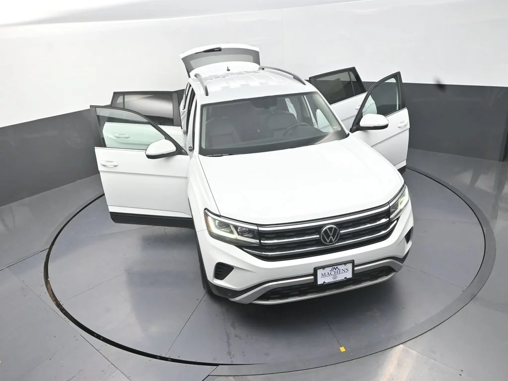 Used 2021 White Volkswagen 3.6L V6 SE w/Technology image 32