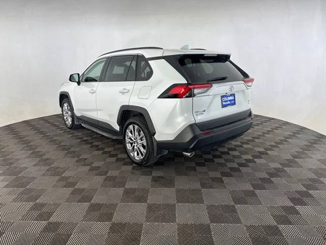 Used 2025 Beige Toyota XLE Premium image 9