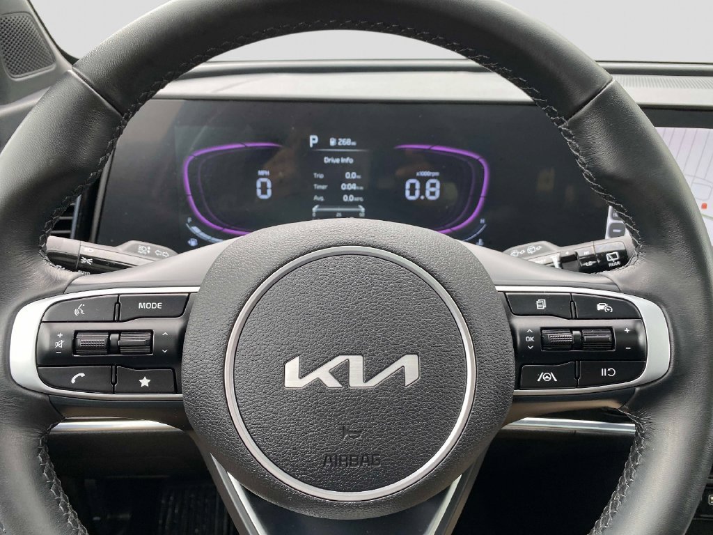Used 2025 White Kia X-Line image 17