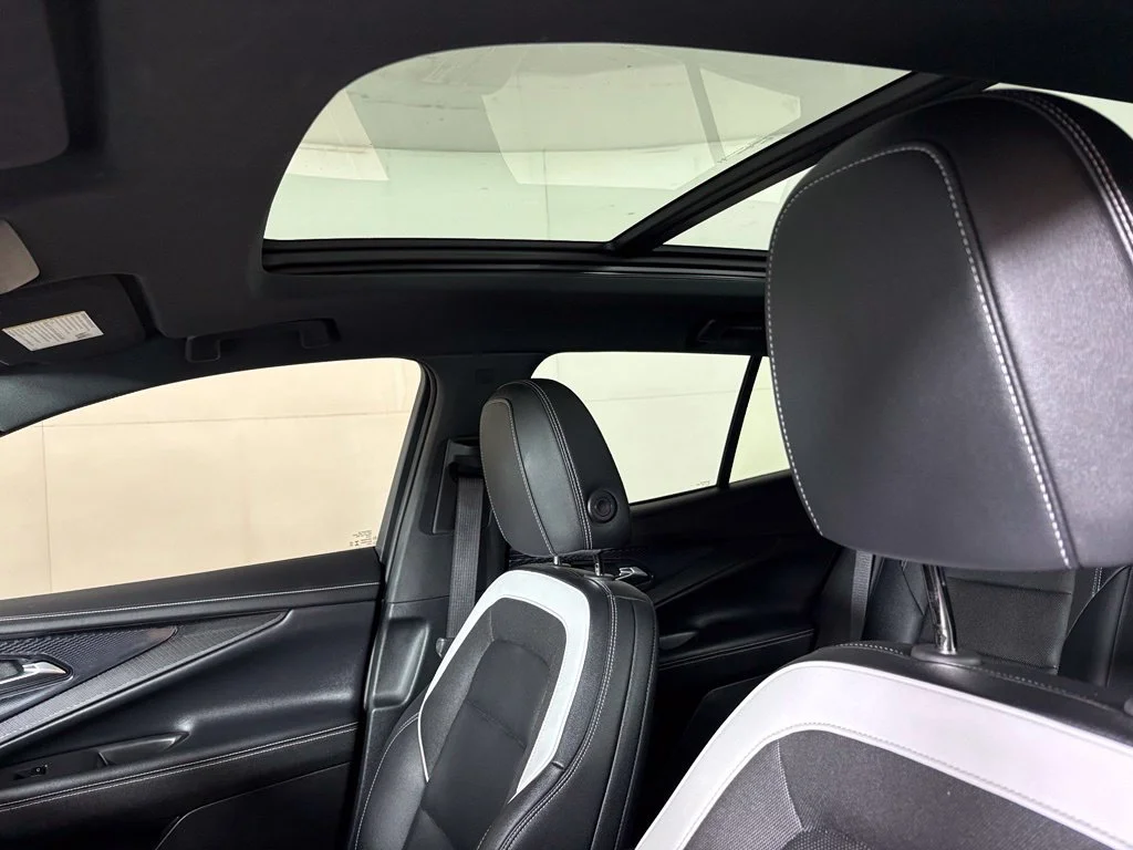 Used 2025 White Chevrolet LT image 34