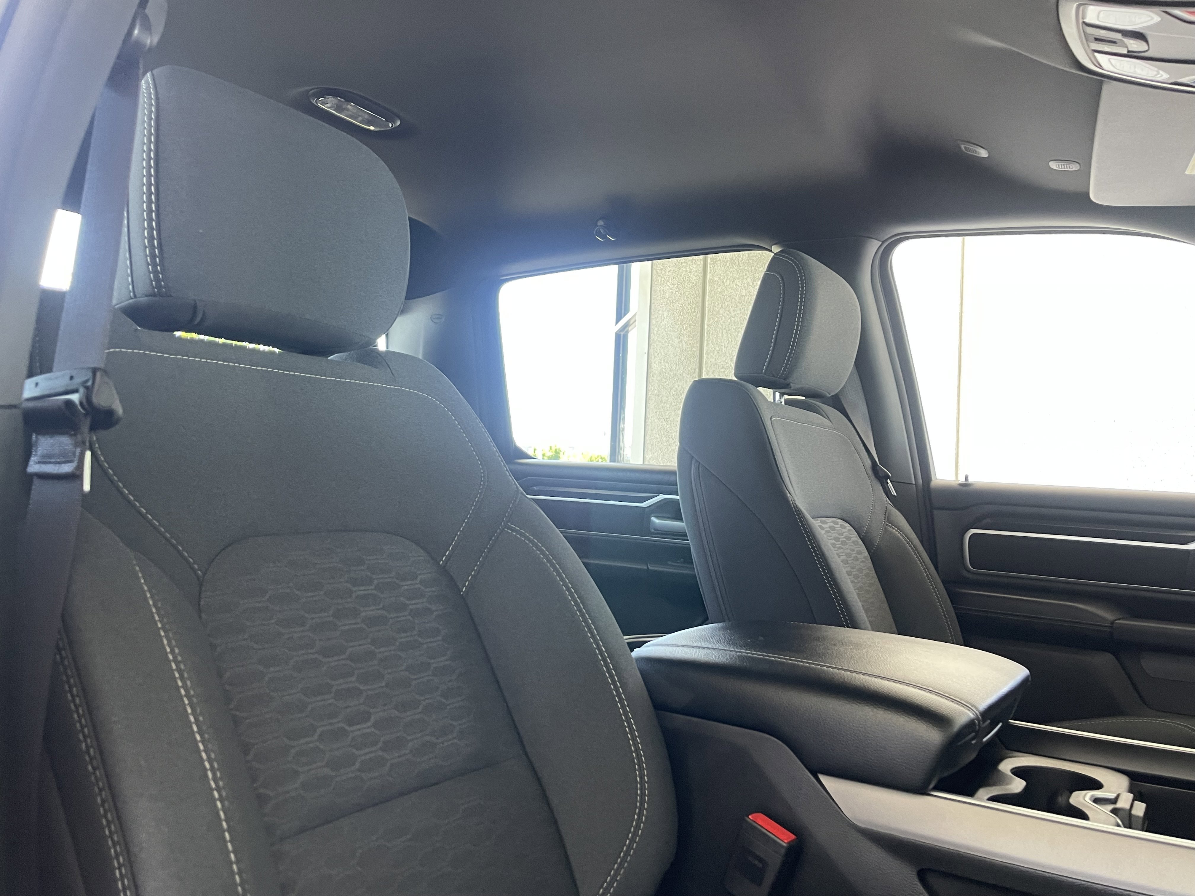 New 2026 Diamond Black Crystal Pearl-Coat Exterior Paint RAM Big Horn/Lone Star image 15
