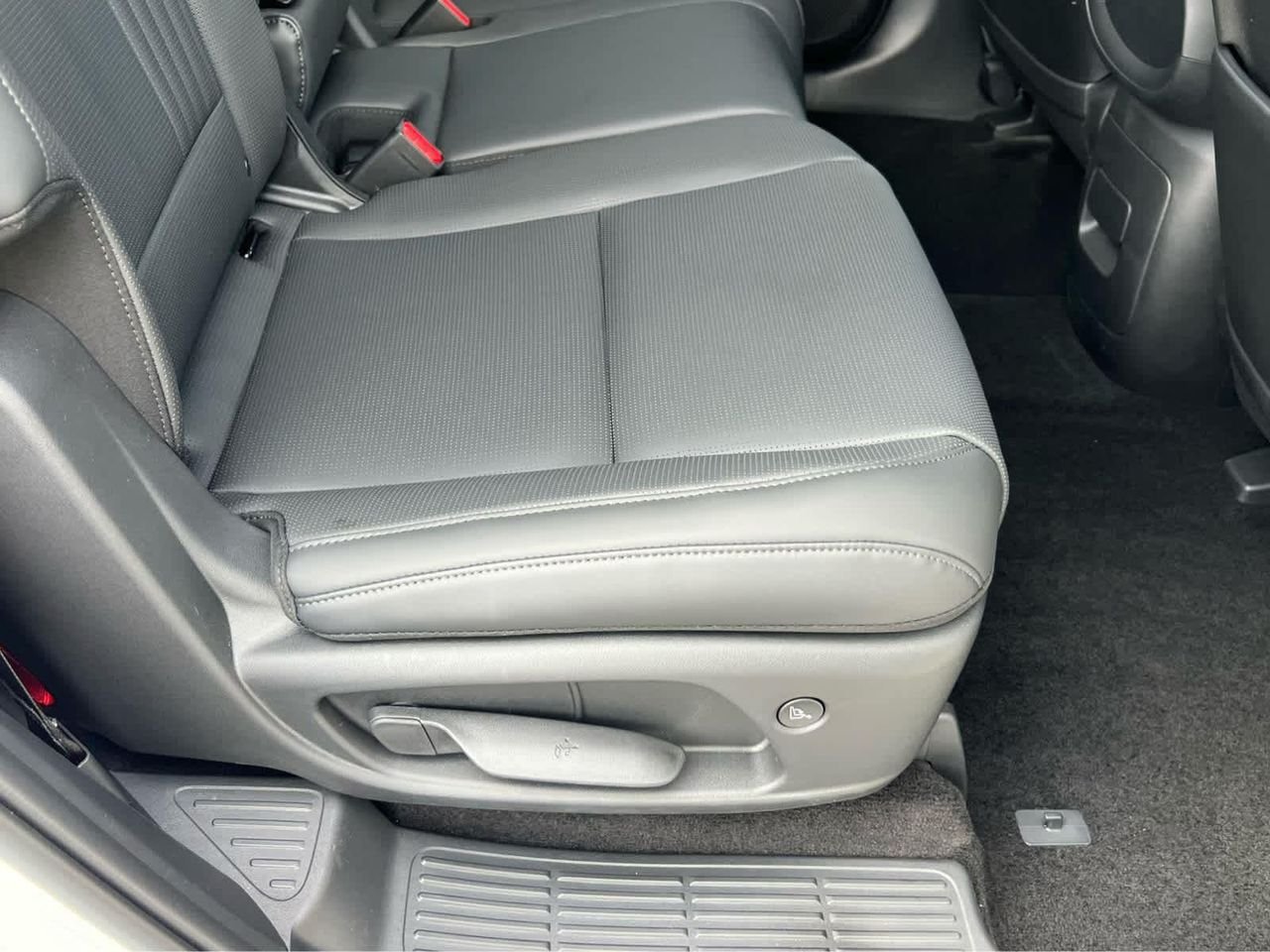 New 2026 Creamy White Pearl Hyundai SEL 8P image 21