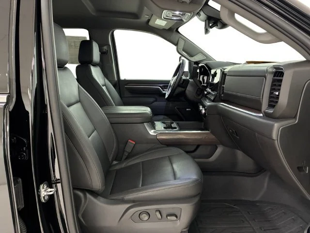 Certified Used 2025 Onyx Black GMC SLT image 14