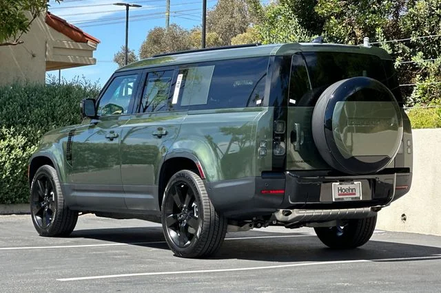 New 2026 Woolstone Green Land Rover S image 3