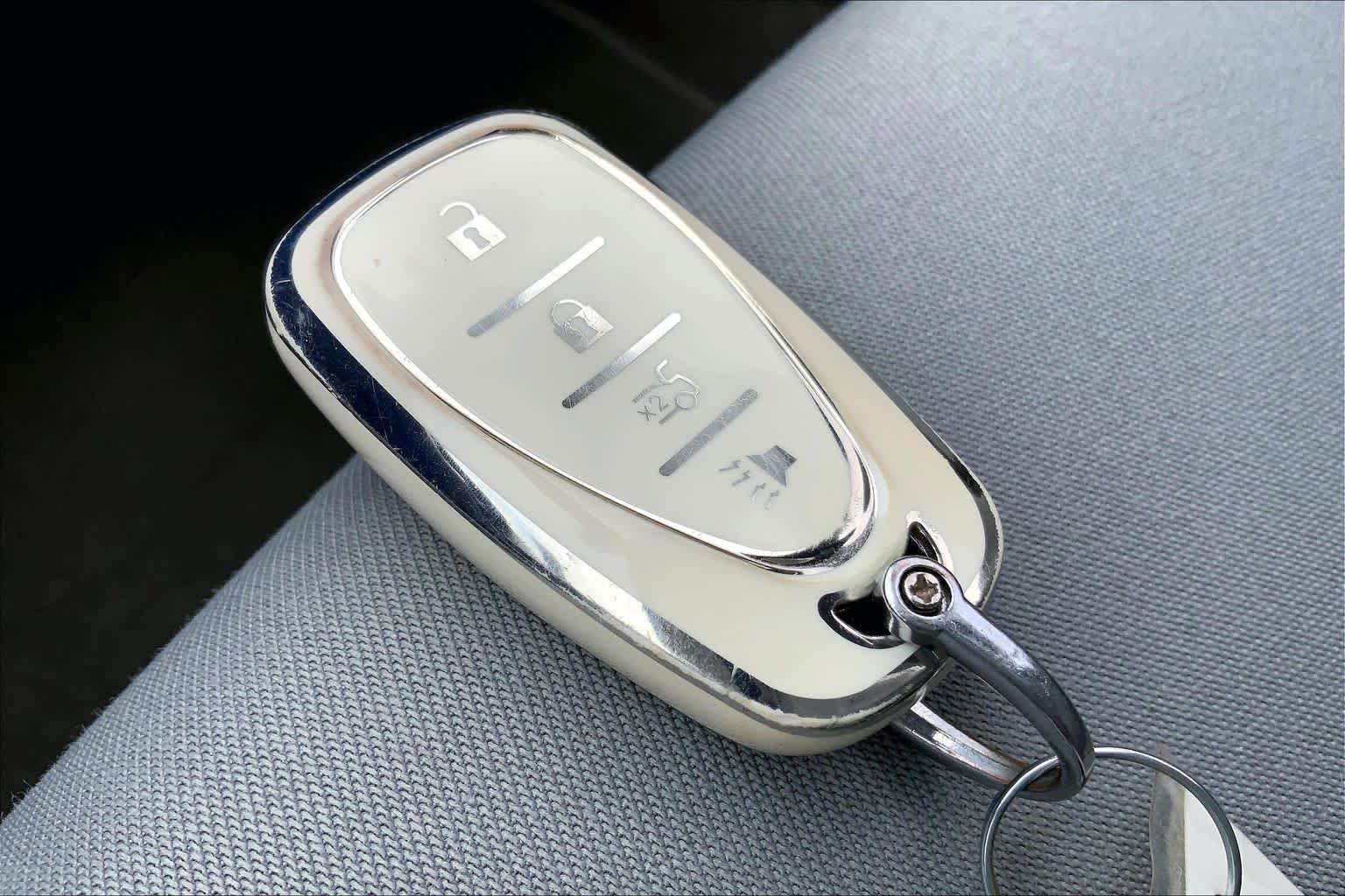 Used 2018 SUMMIT WHITE Chevrolet LT image 15
