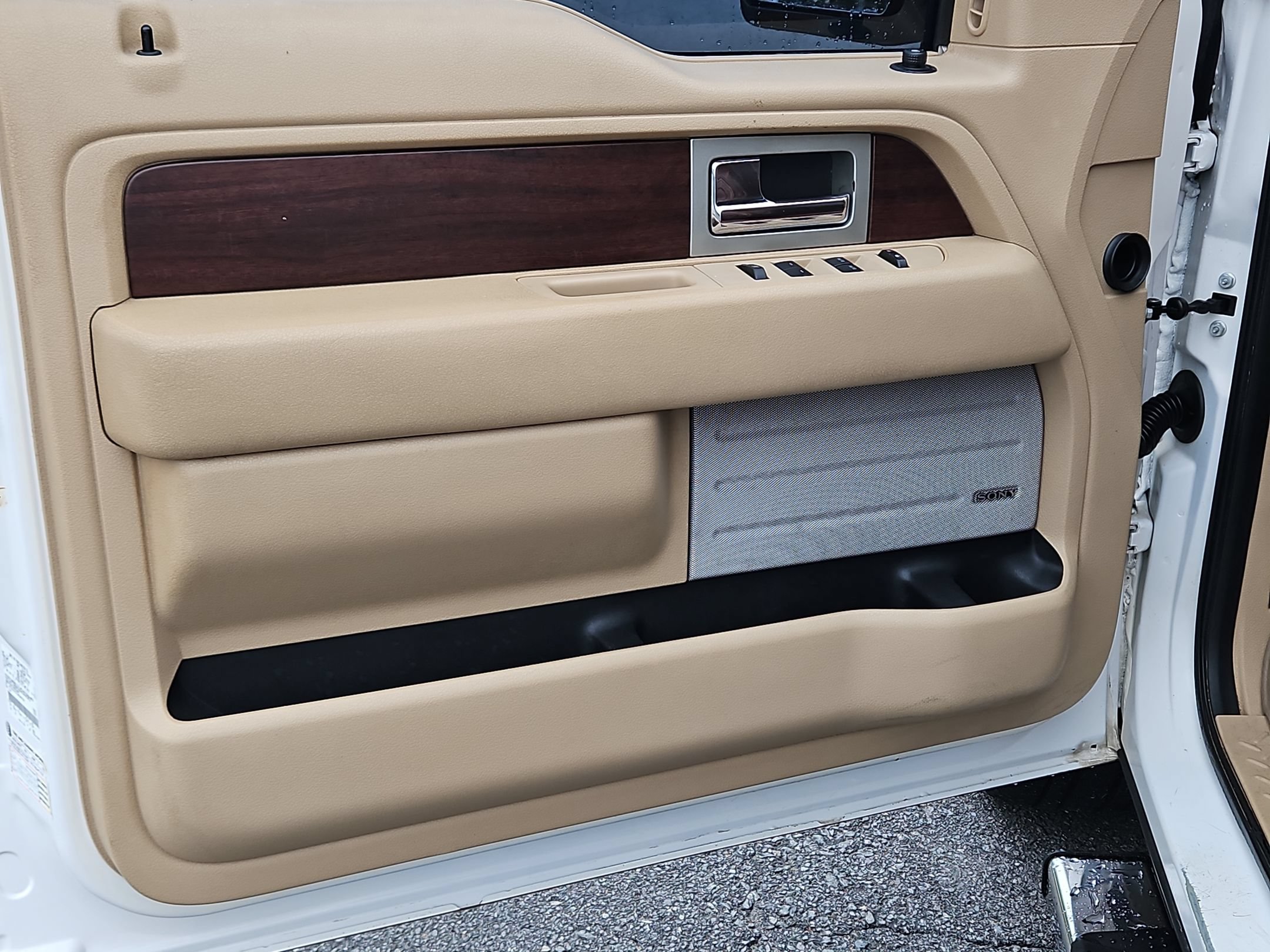 Used 2013 White Platinum Metallic Tri-Coat Ford King Ranch image 32