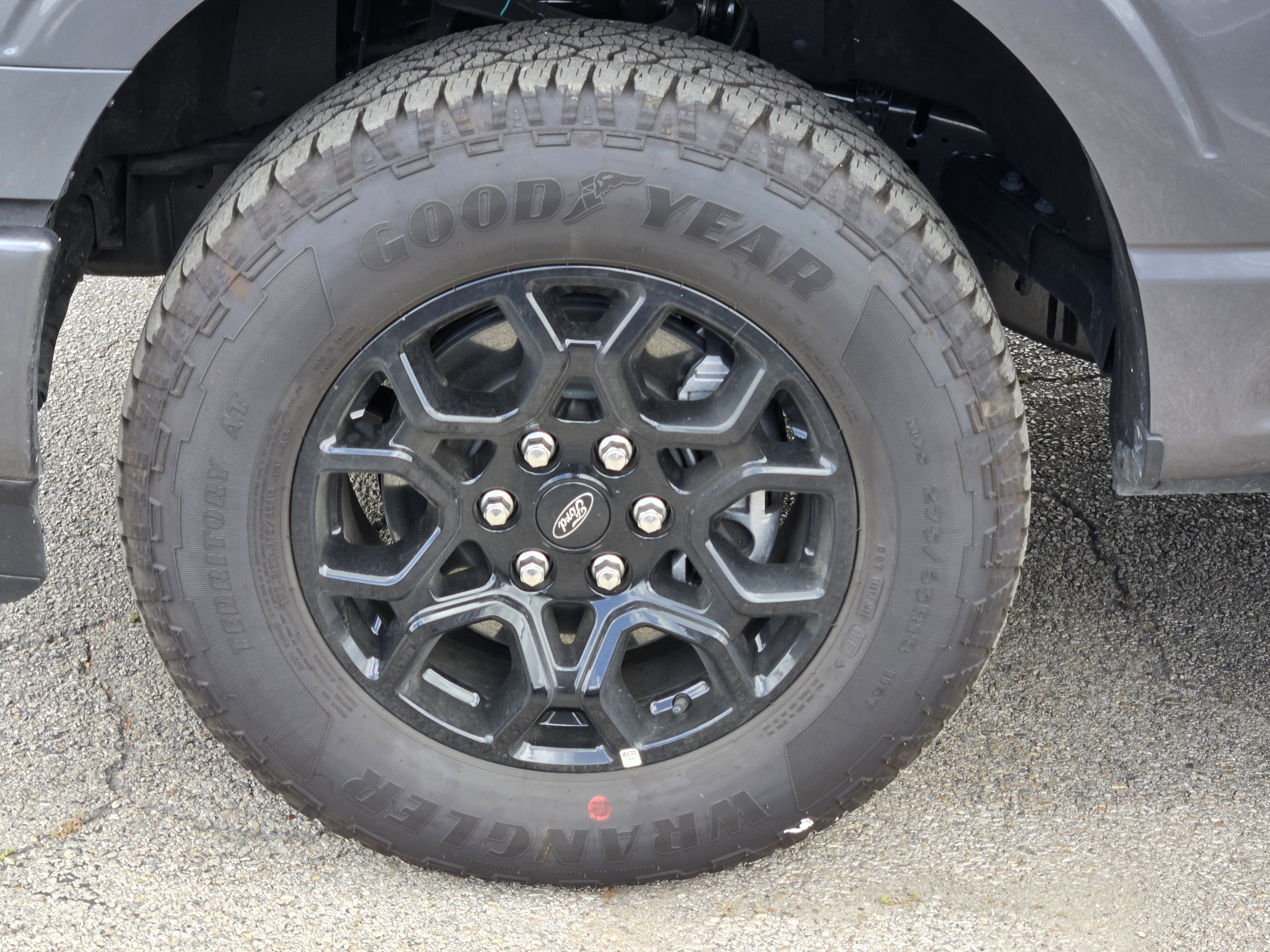 New 2026 Carbonized Gray Metallic Ford XLT image 7