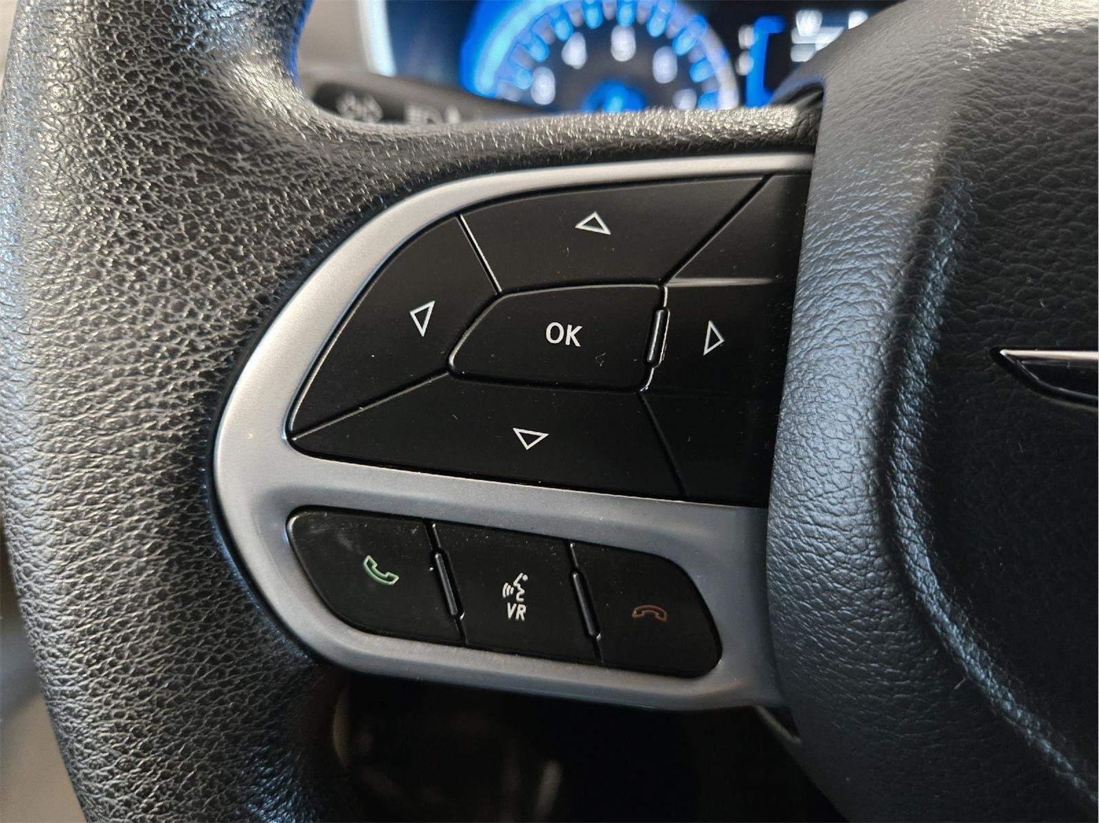 Used 2019 GRAY CHRYSLER L image 13