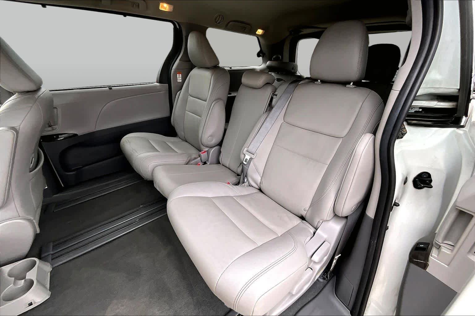 Used 2020 Blizzard Pearl Toyota XLE Premium image 19