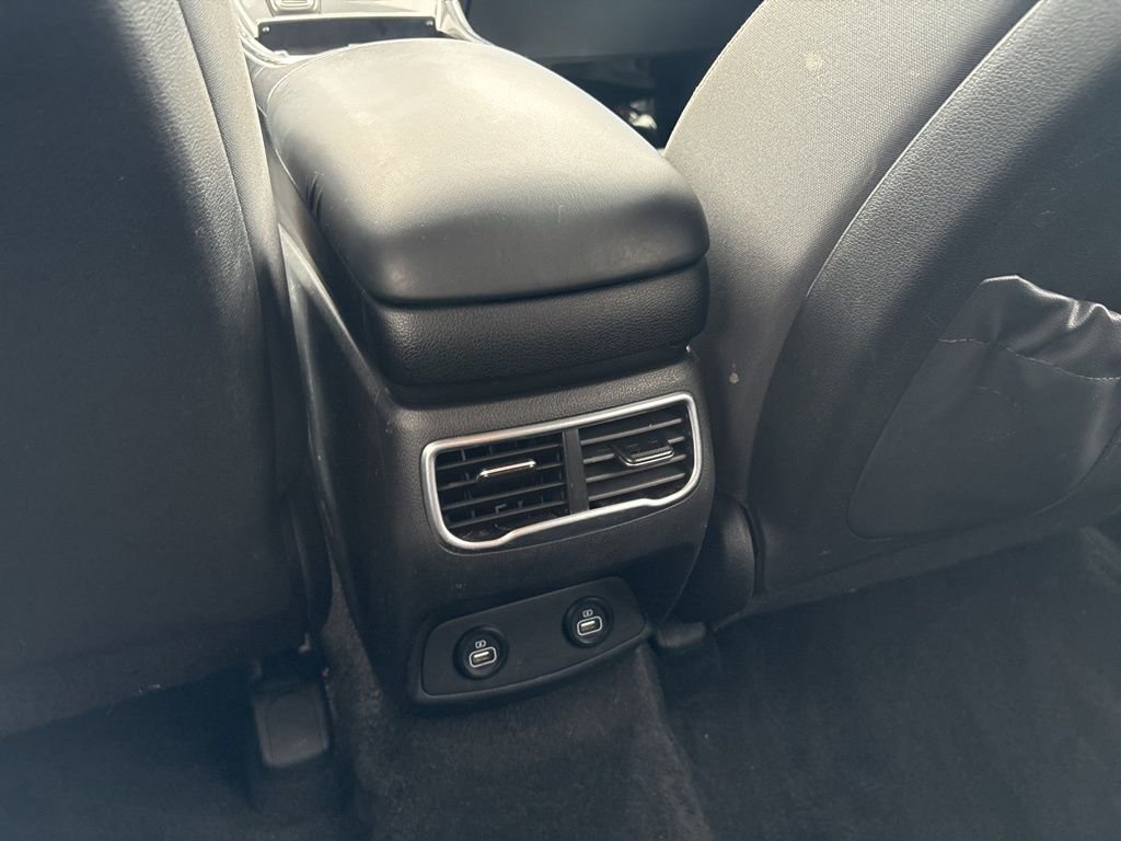 Used 2021 Silver Hyundai SE image 23