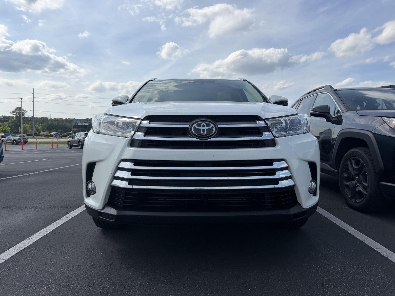 Used 2017 Blizzard Pearl Toyota Limited image 15