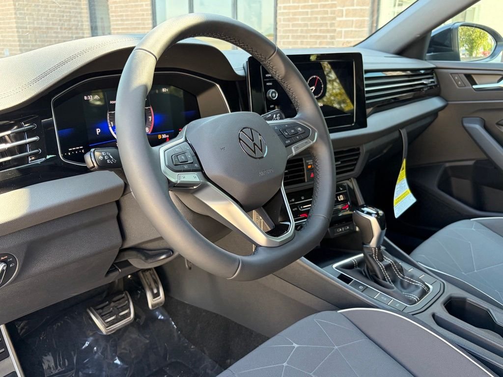 New 2026 Pure White Volkswagen 1.5T Sport  image 8
