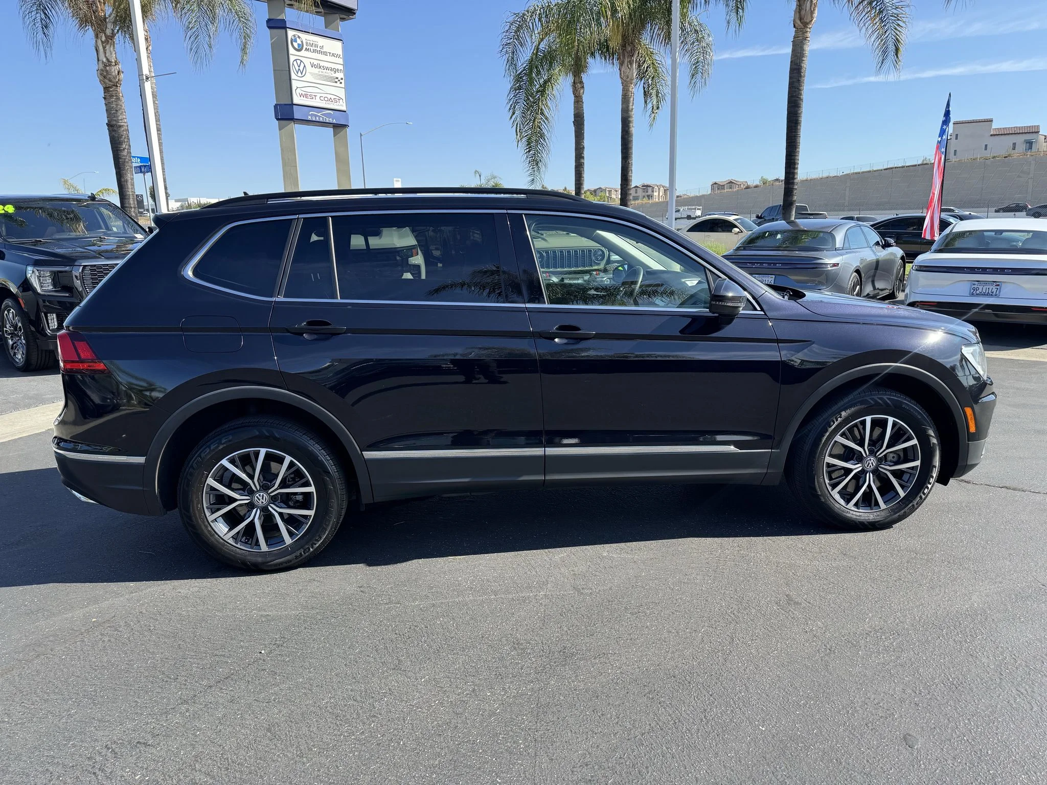 Used 2020 Deep Black Pearl Volkswagen SE image 10