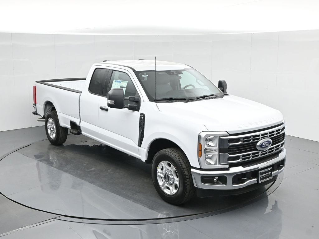 New 2026 Oxford White Ford XLT image 30