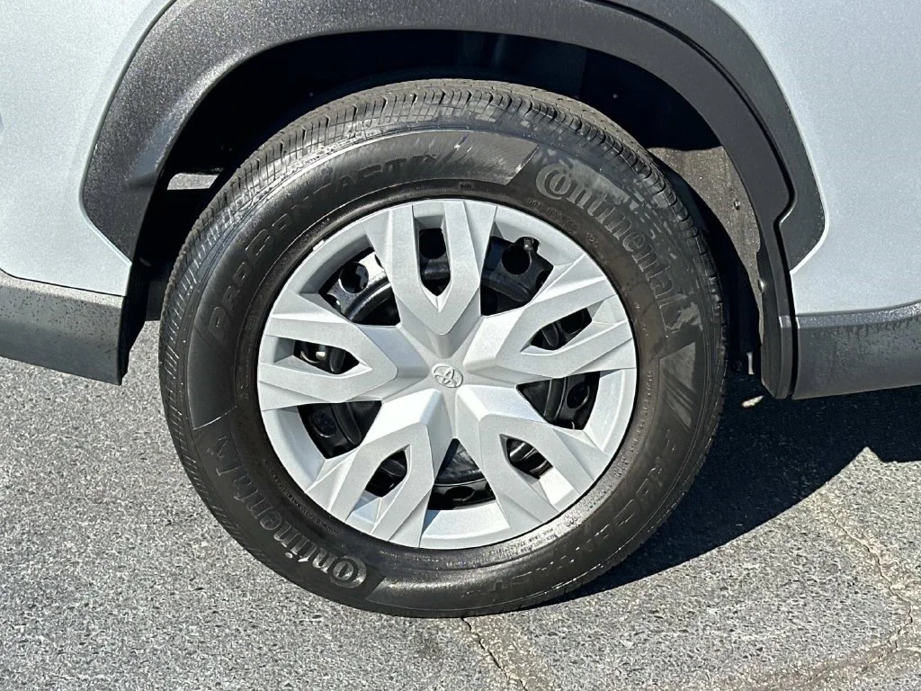 Certified Used 2022 Silver Toyota L image 9
