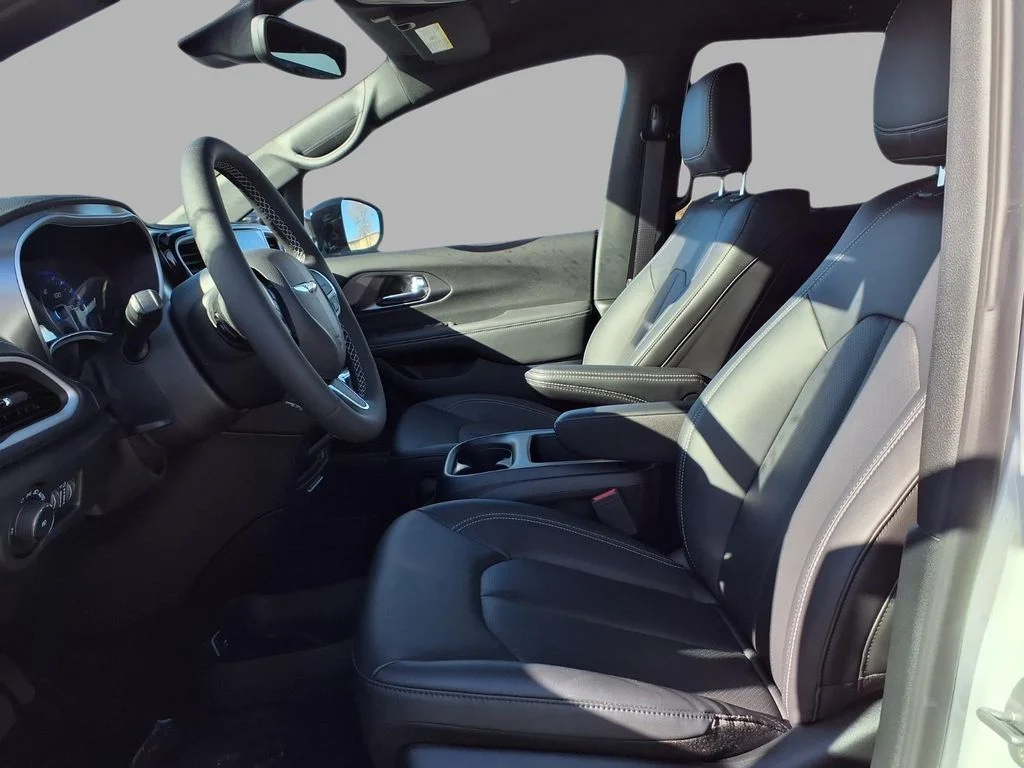 2026 Chrysler Pacifica Select - Photo 20