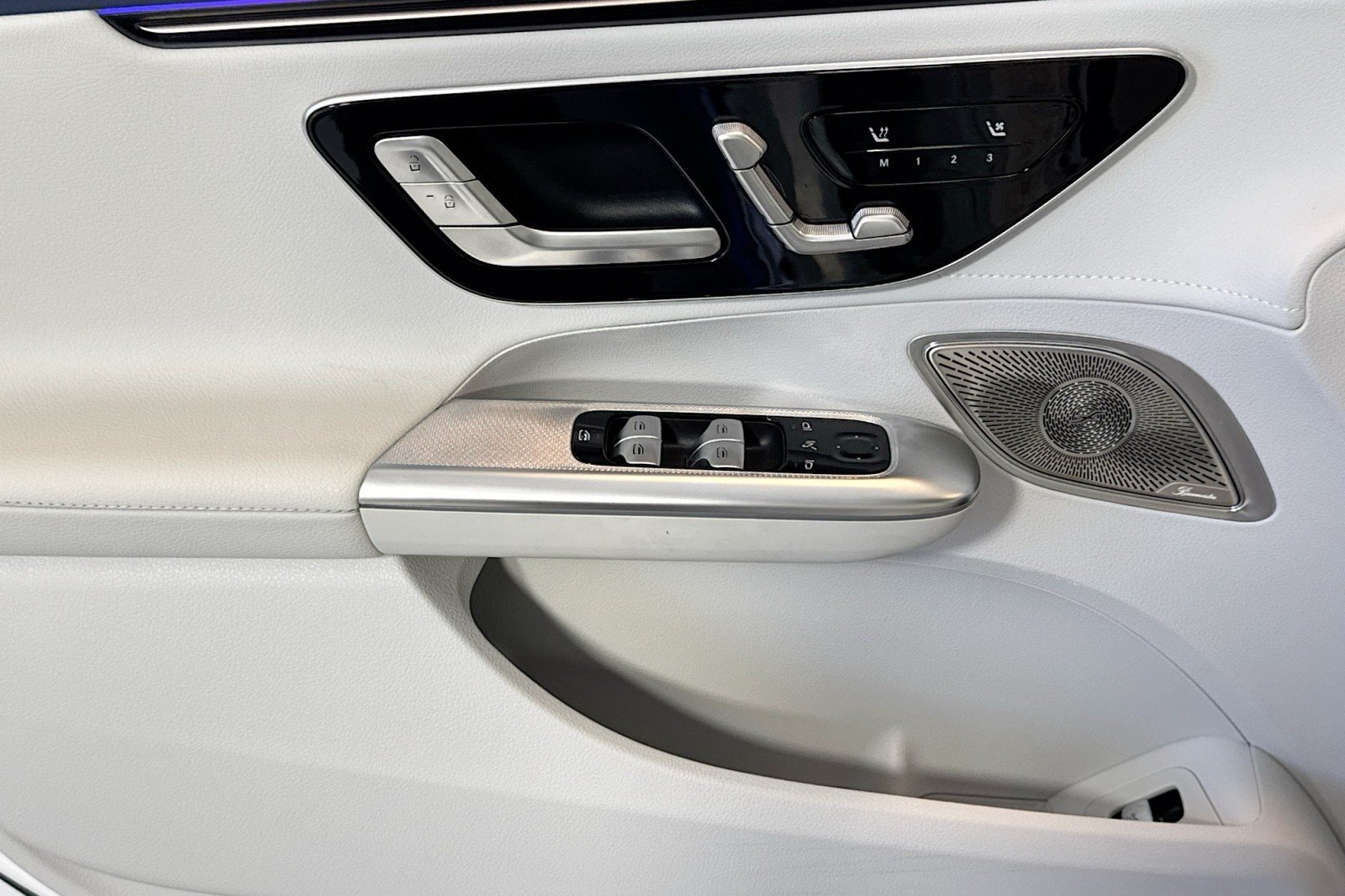 Certified Used 2023 MANUFAKTUR Moonlight White Metallic Mercedes-Benz AMG® EQE 4MATIC+ Sedan image 17