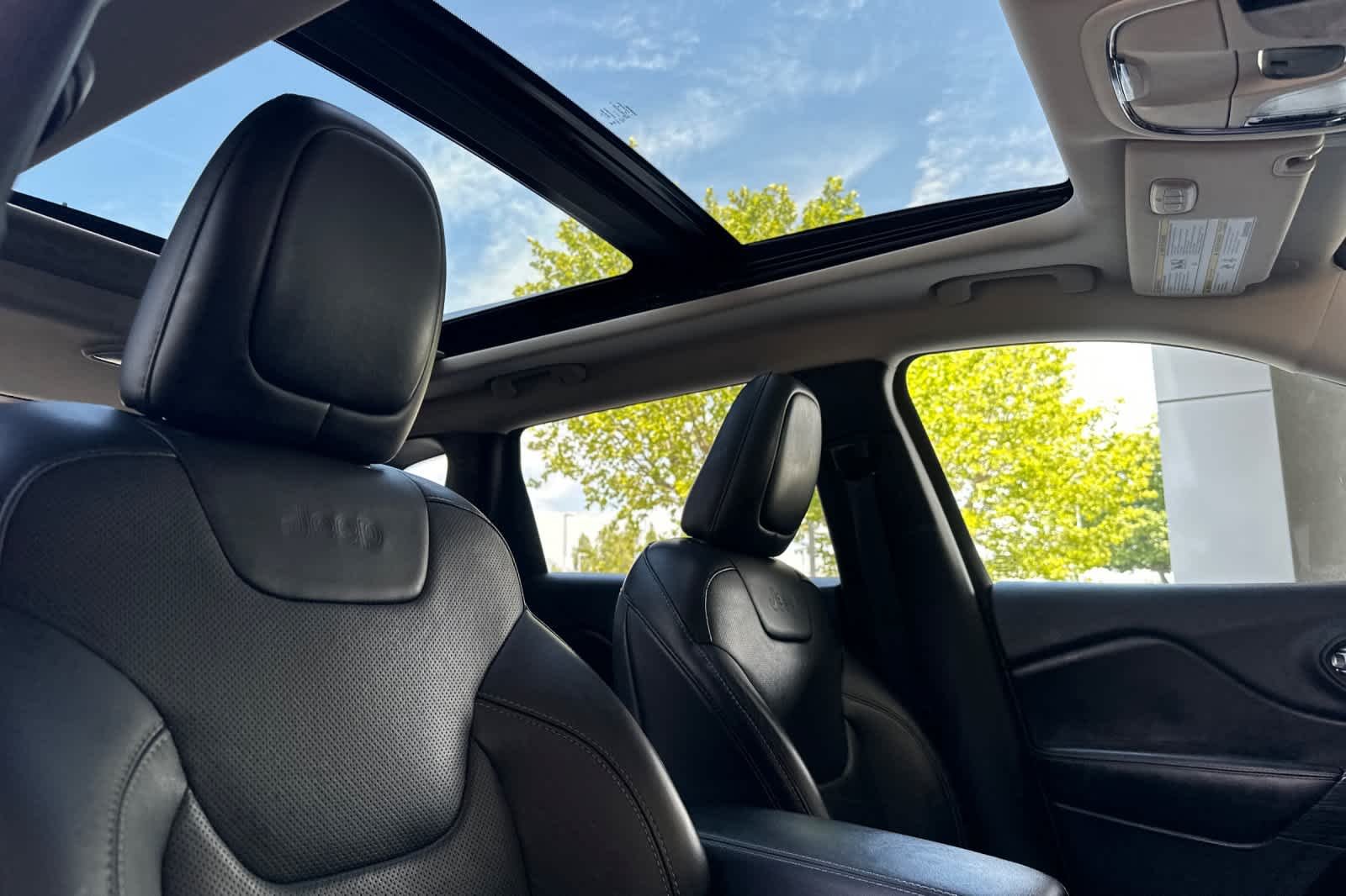 Used 2016 Bright White Clearcoat Jeep Limited image 18