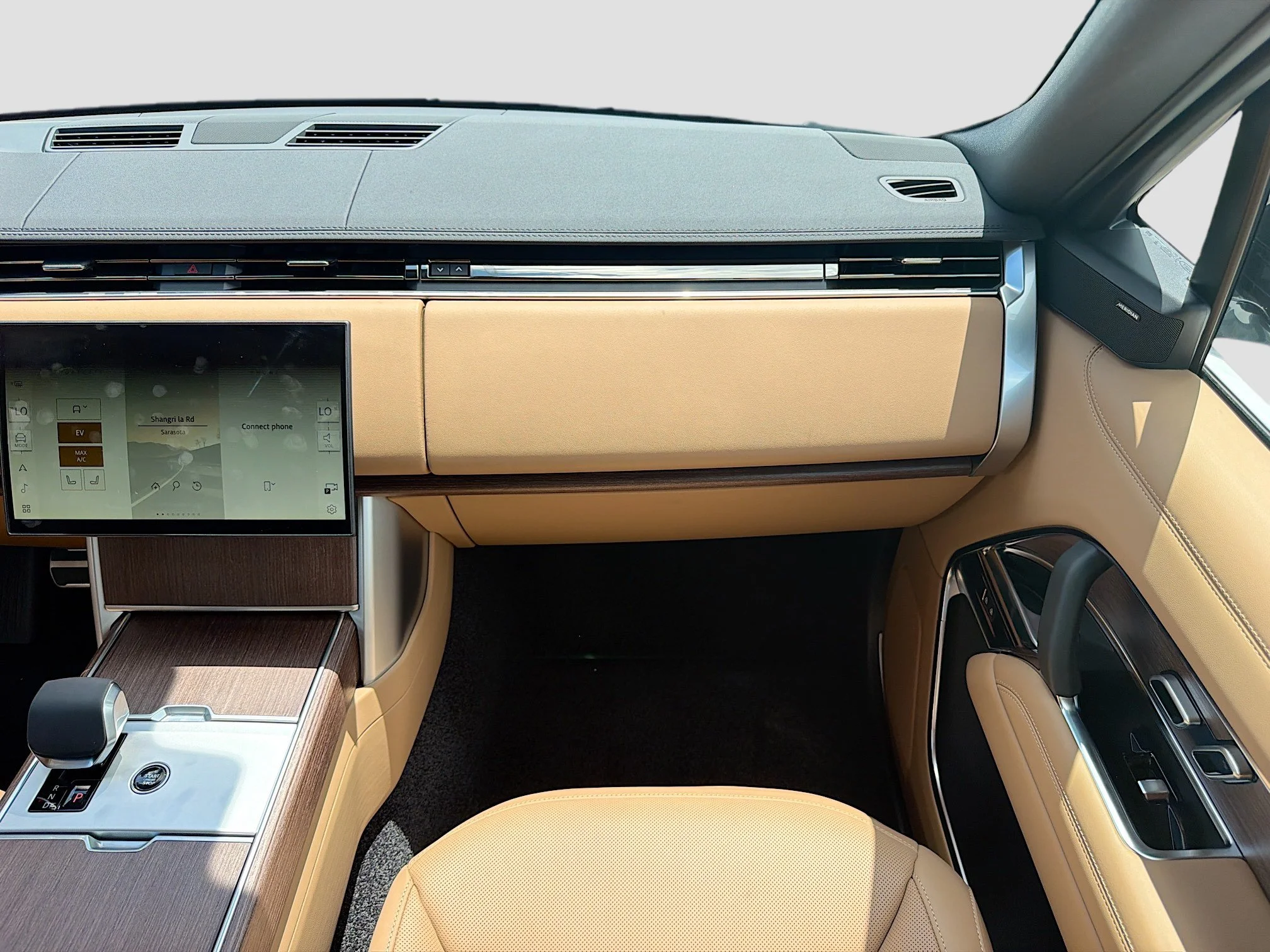 New 2026 Fuji White Land Rover SE image 19