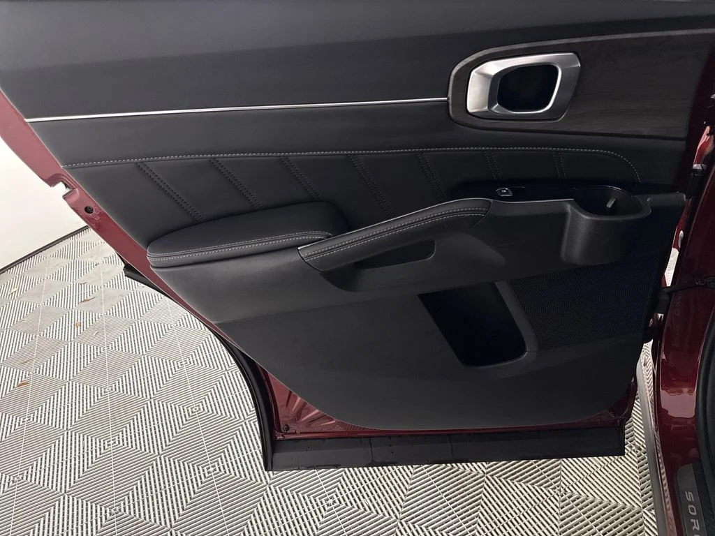 2025 Kia Sorento X-Line SX - Photo 12