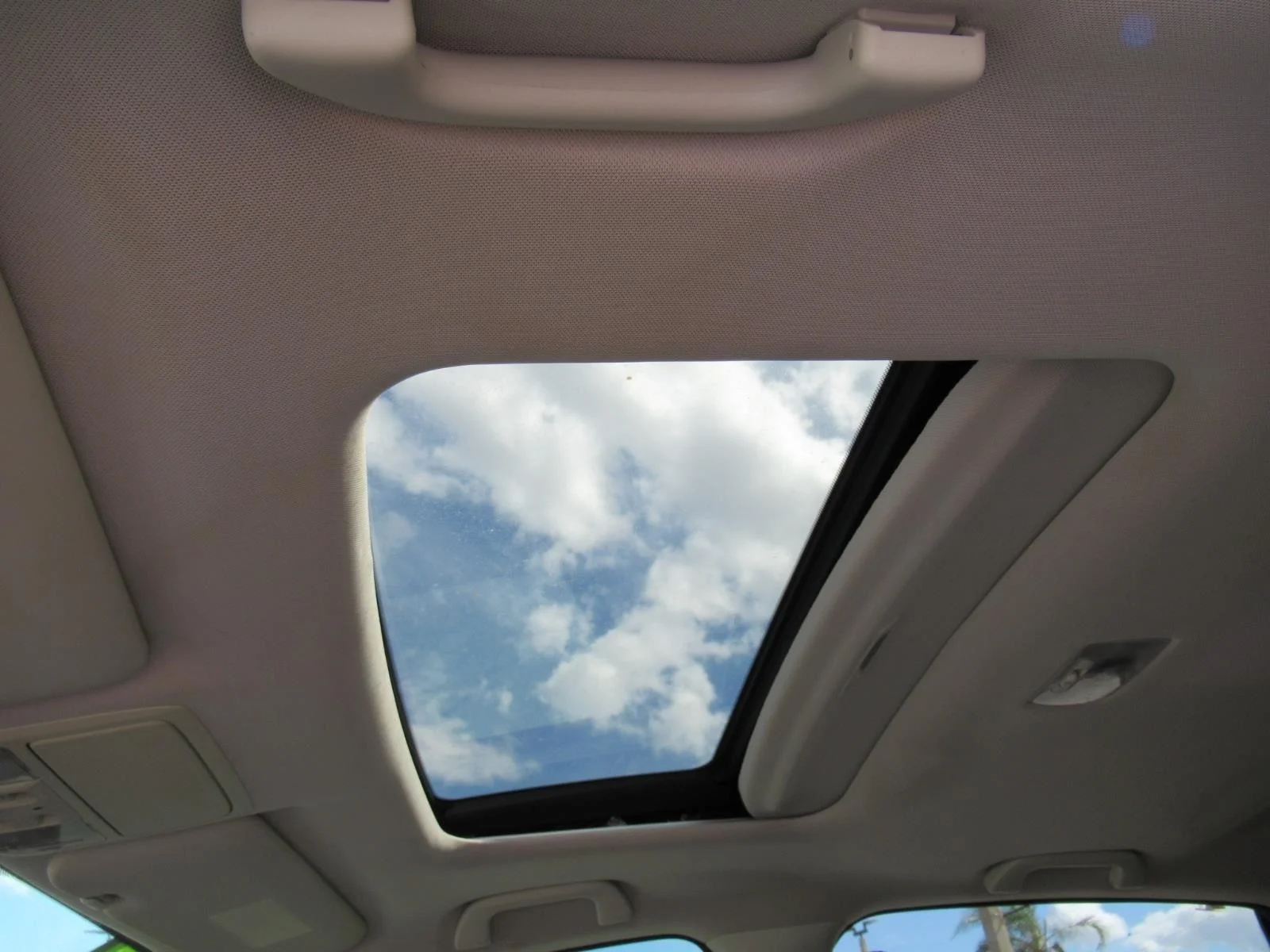Used 2014 White Honda EX-L image 18