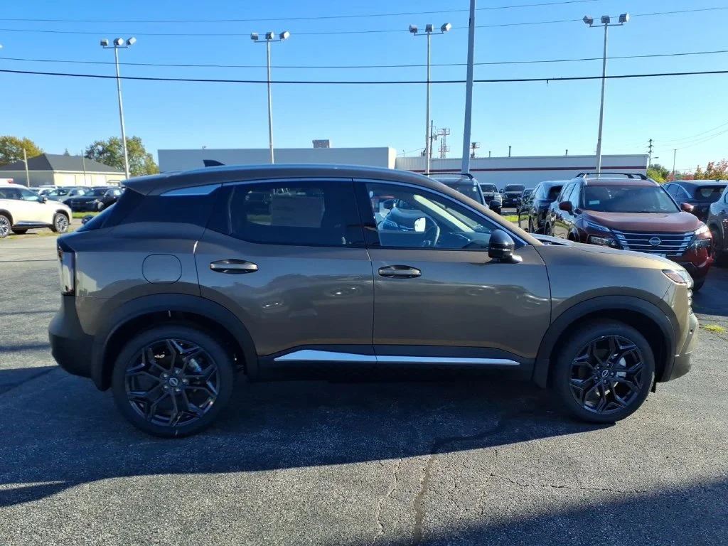 New 2027 Canyon Bronze Metallic Nissan SR image 2