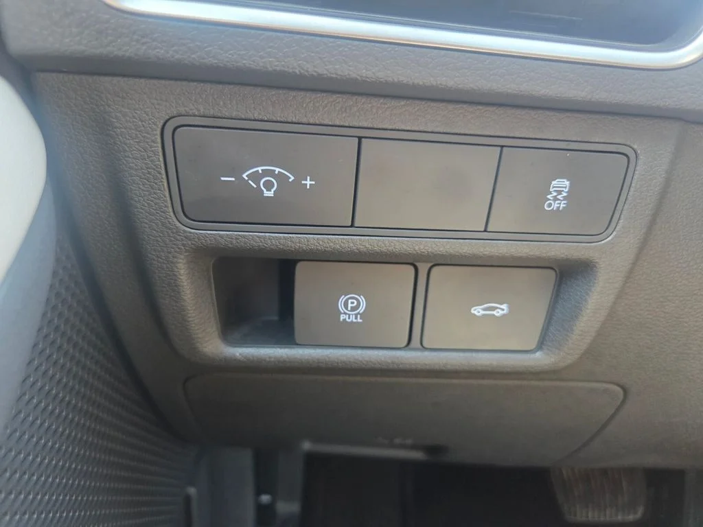 Used 2025 Silver Hyundai SEL image 12