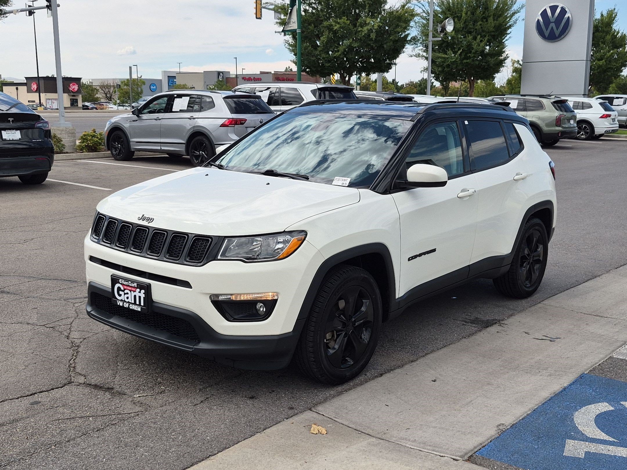Used 2018 White Clearcoat Jeep Altitude image 7