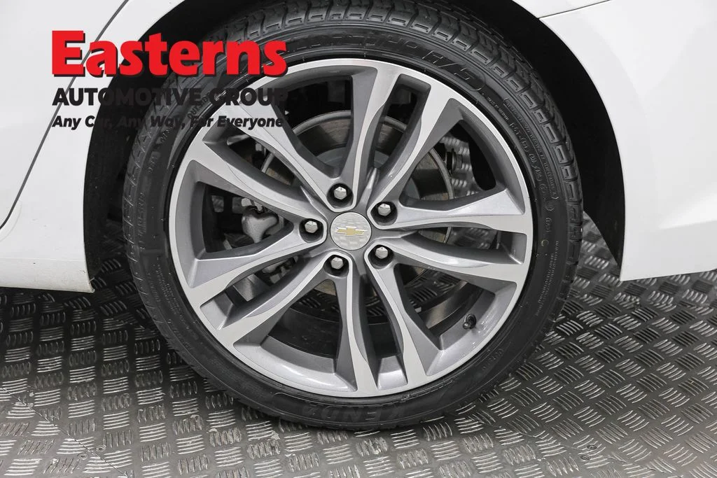Used 2024 White Chevrolet LT image 35