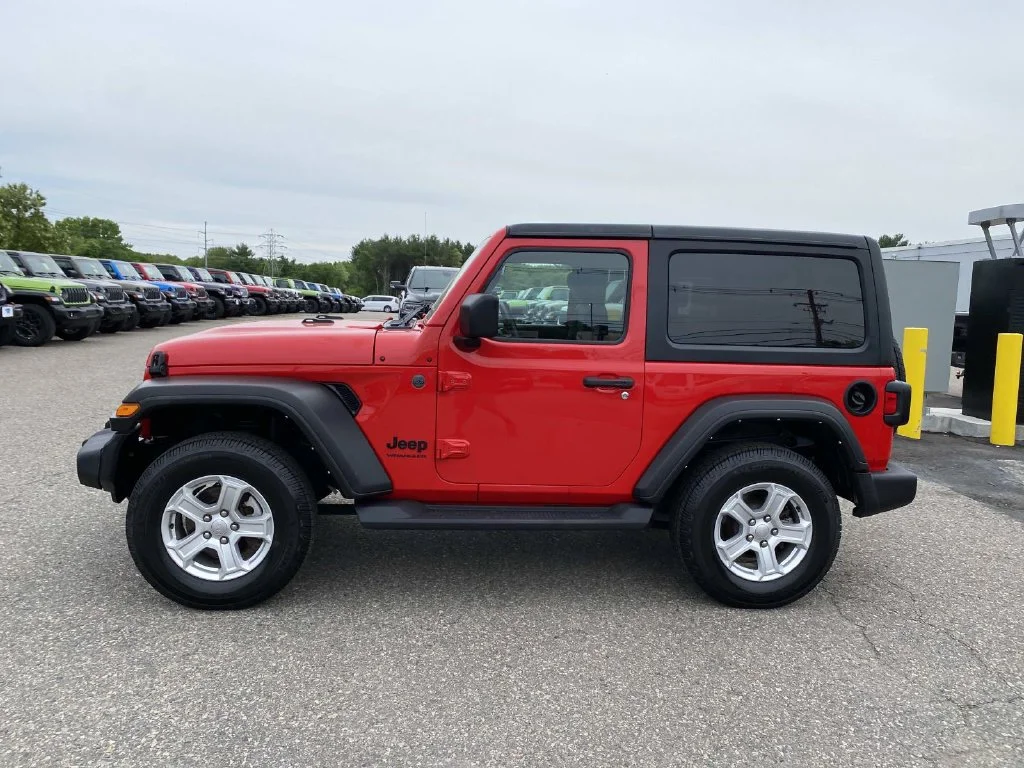 Used 2022 Red Jeep Sport S image 7