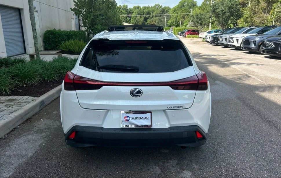 Used 2022 Ultra White Lexus UX 250h image 11